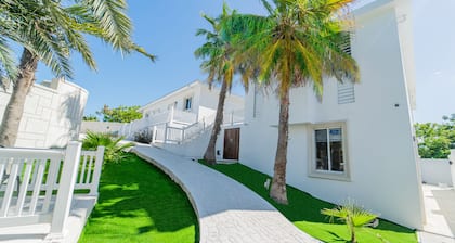 Le Bleu Bed and Breakfast