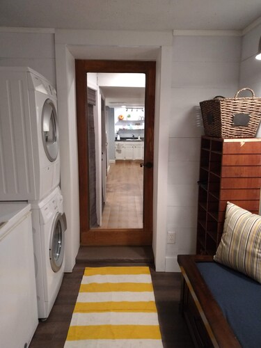 Lovely 1 Bedroom efficiency with Indoor Fireplace