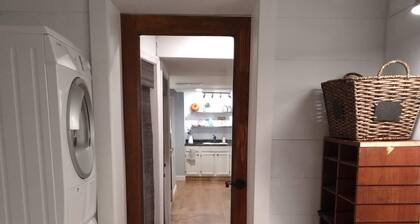 Lovely 1 Bedroom efficiency with Indoor Fireplace