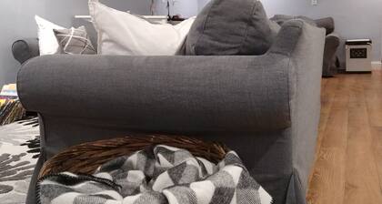 Lovely 1 Bedroom efficiency with Indoor Fireplace