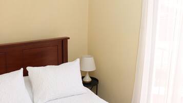 Apartment | Premium bedding, down comforters, pillowtop beds, minibar