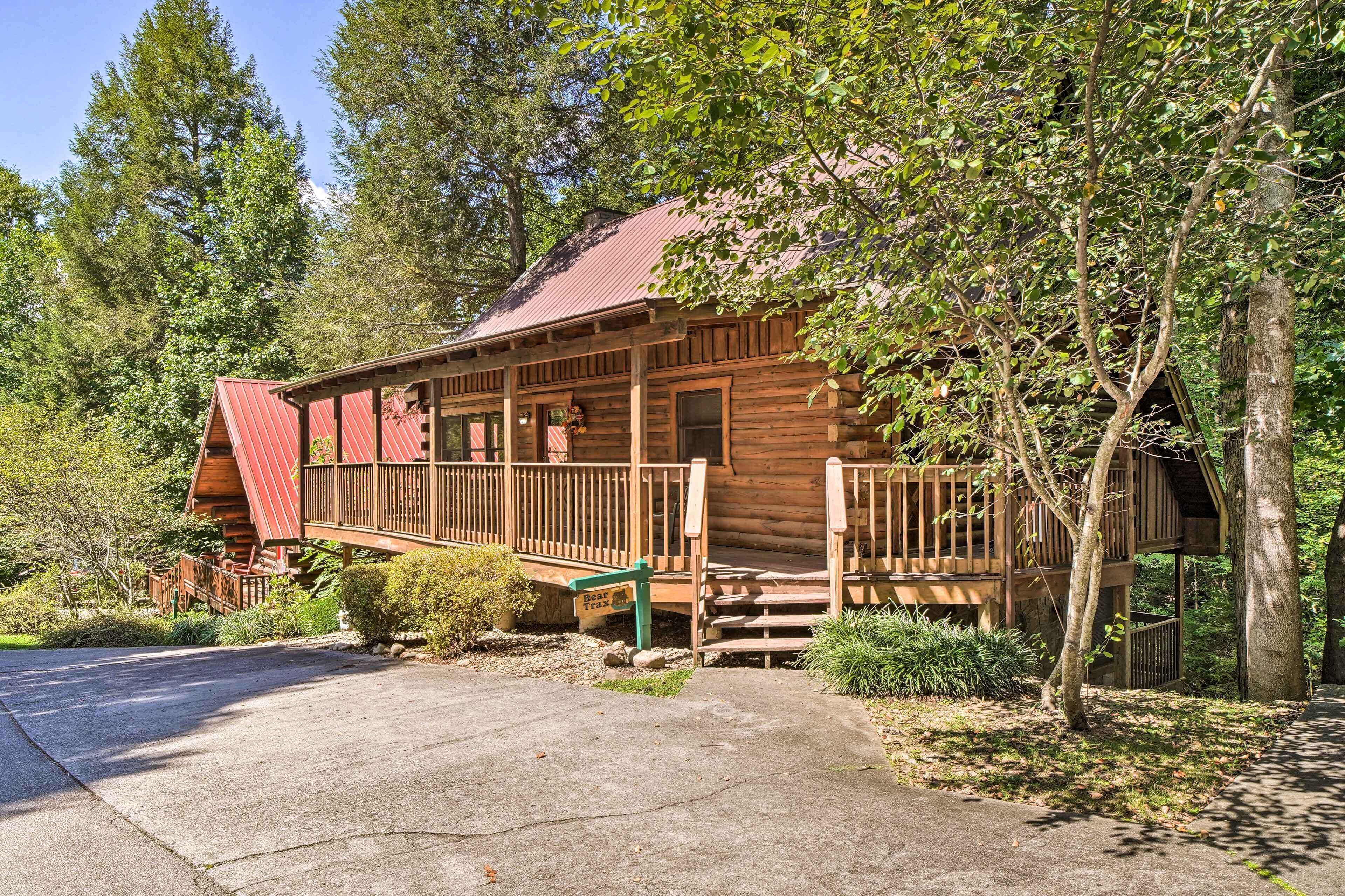 Family Cabin w/ Decks & Pool Access!