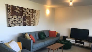 TV, DVD player, books, stereo