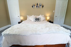 3 bedrooms, desk, iron/ironing board, free WiFi