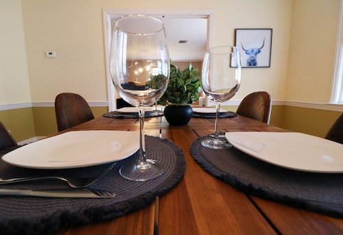 Lofty Elegant Home In Downtown Princeton