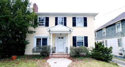 Lofty Elegant Home In Downtown Princeton