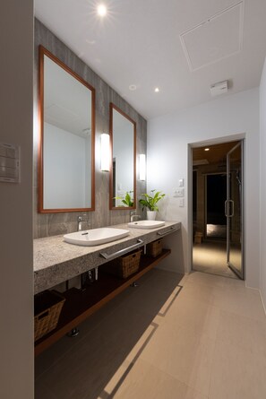 Chalet familiar | Baño | Tina y regadera independientes y tina con aguas termales 