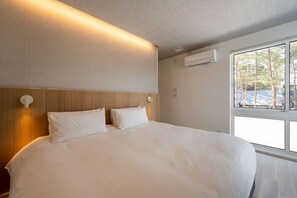 ファミリー シャレー | 4 室のベッドルーム、ピロートップベッド、アイロン / アイロン台、旅行用ベビーベッド