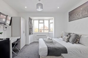 2 habitaciones, tabla de planchar con plancha, wifi y ropa de cama