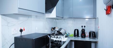 Fridge, microwave, oven, stovetop