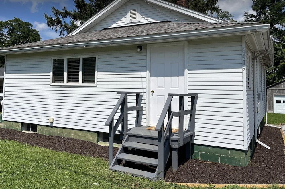 Rosko Ridge Cottage located minutes from GOTL and wineries