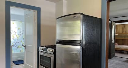 Rosko Ridge Cottage located minutes from GOTL and wineries
