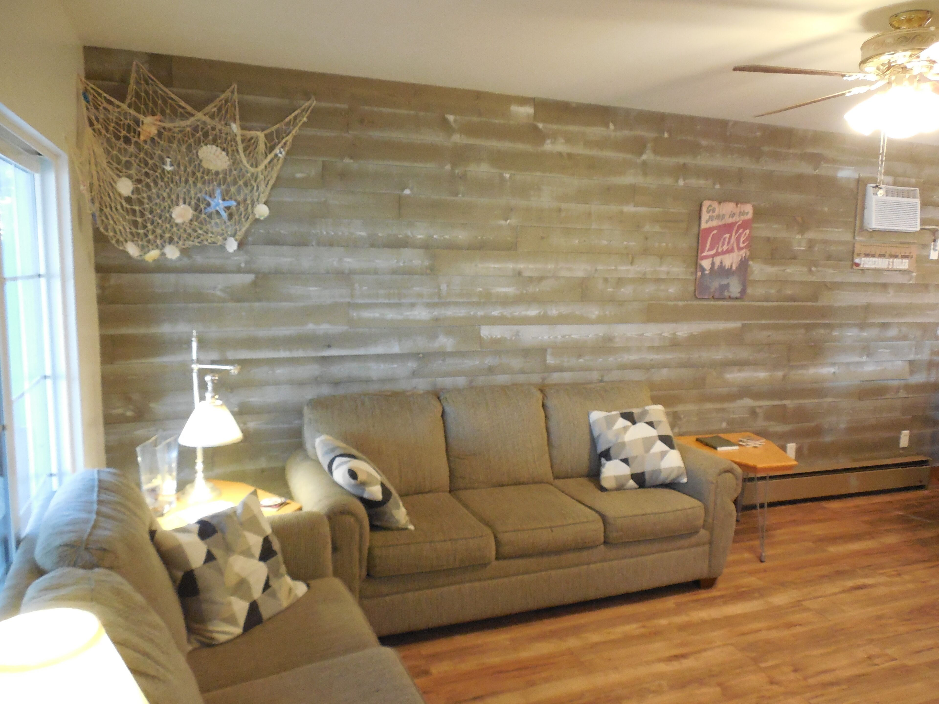 Sunset Hideaway located on no wake canal w/close access to boat launch&main lake