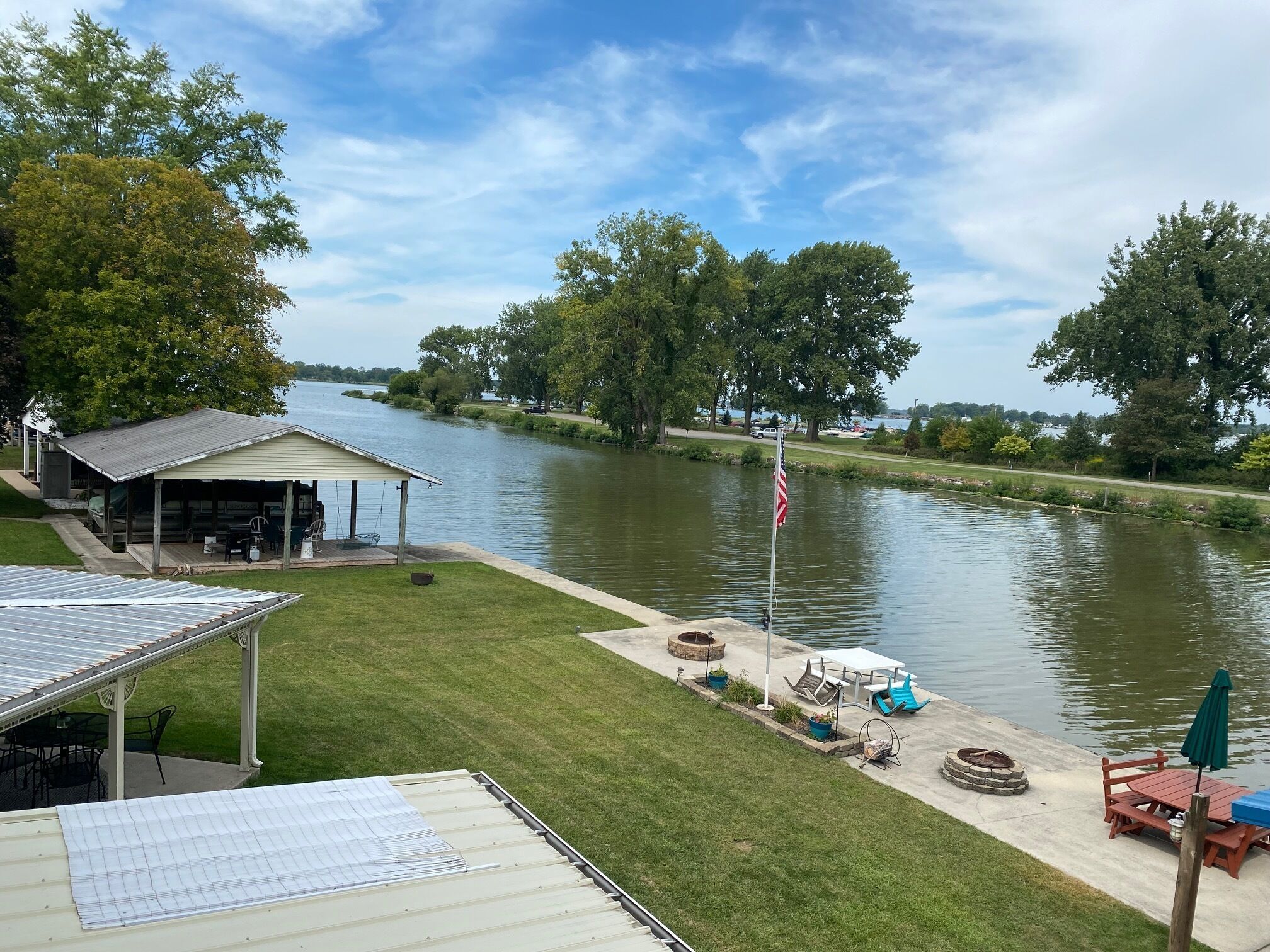 Sunset Hideaway located on no wake canal w/close access to boat launch&main lake