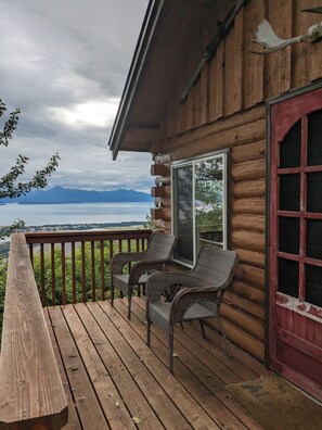 Terrace/patio - Private Cabin with a View! (Homer)
