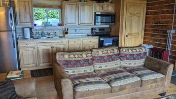 TV, DVD player, livros