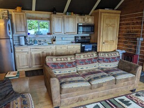 TV, DVD player, books - Private Cabin with a View! (Homer)