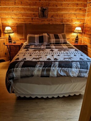 1 bedroom, free WiFi, bed sheets - Private Cabin with a View! (Homer)