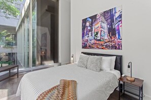 1 habitación, escritorio, tabla de planchar con plancha y wifi 