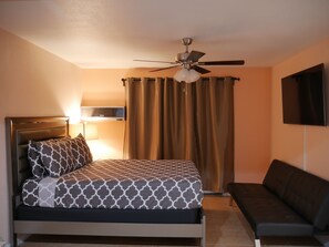 1 bedroom, in-room safe, iron/ironing board, free WiFi