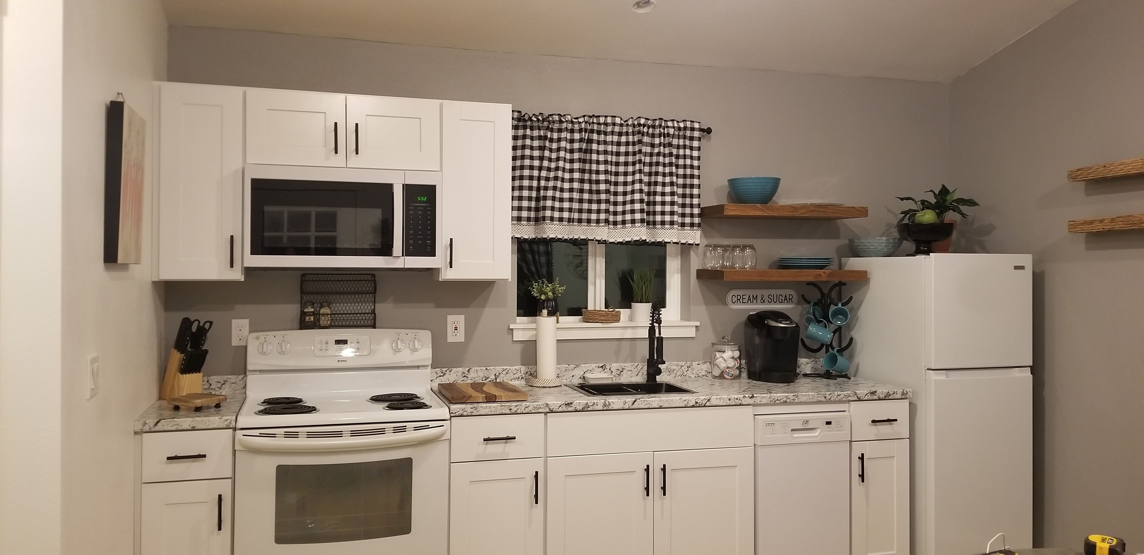 Soak up the mountain View in " R Agnew Cottage"