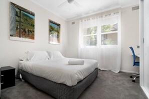 5 bedrooms, desk, iron/ironing board, travel cot