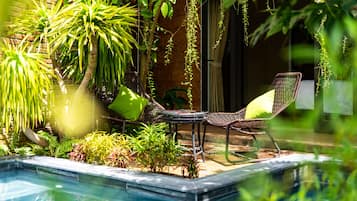 10 outdoor pools