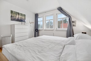 1 habitación, tabla de planchar con plancha, wifi gratis y ropa de cama 