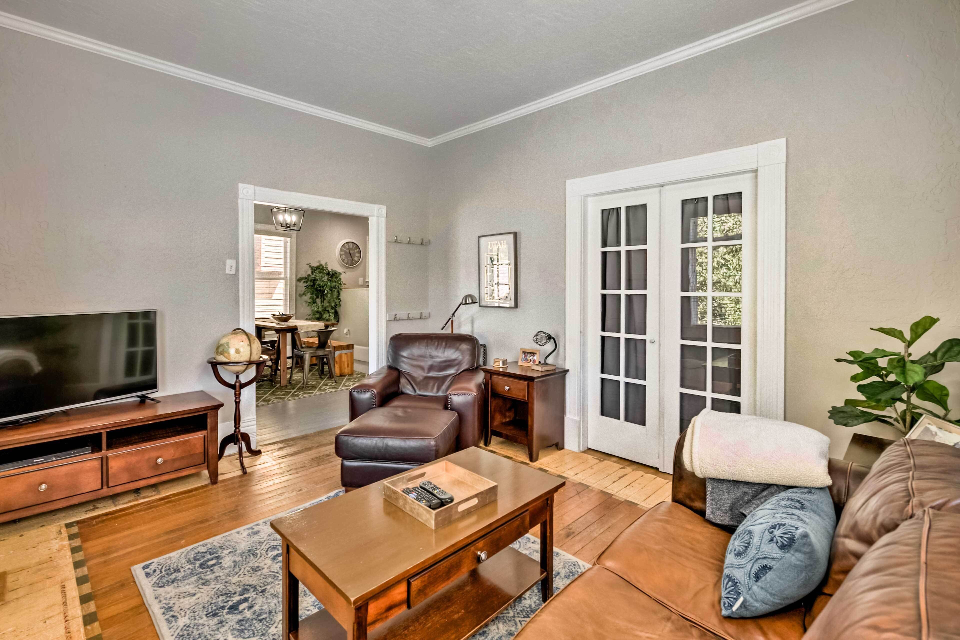 Ski Haven w/ Deck Access, Walk to Main St!