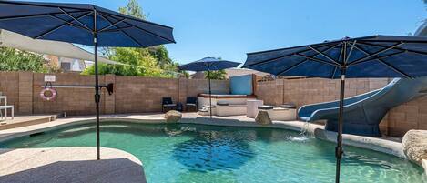 Lämmitetty uima-allas