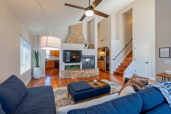 TV, video games, books, stereo - Pool w/Slide~HotTub~BBQ~Firepit~UHadMe at Gilbert (Gilbert)