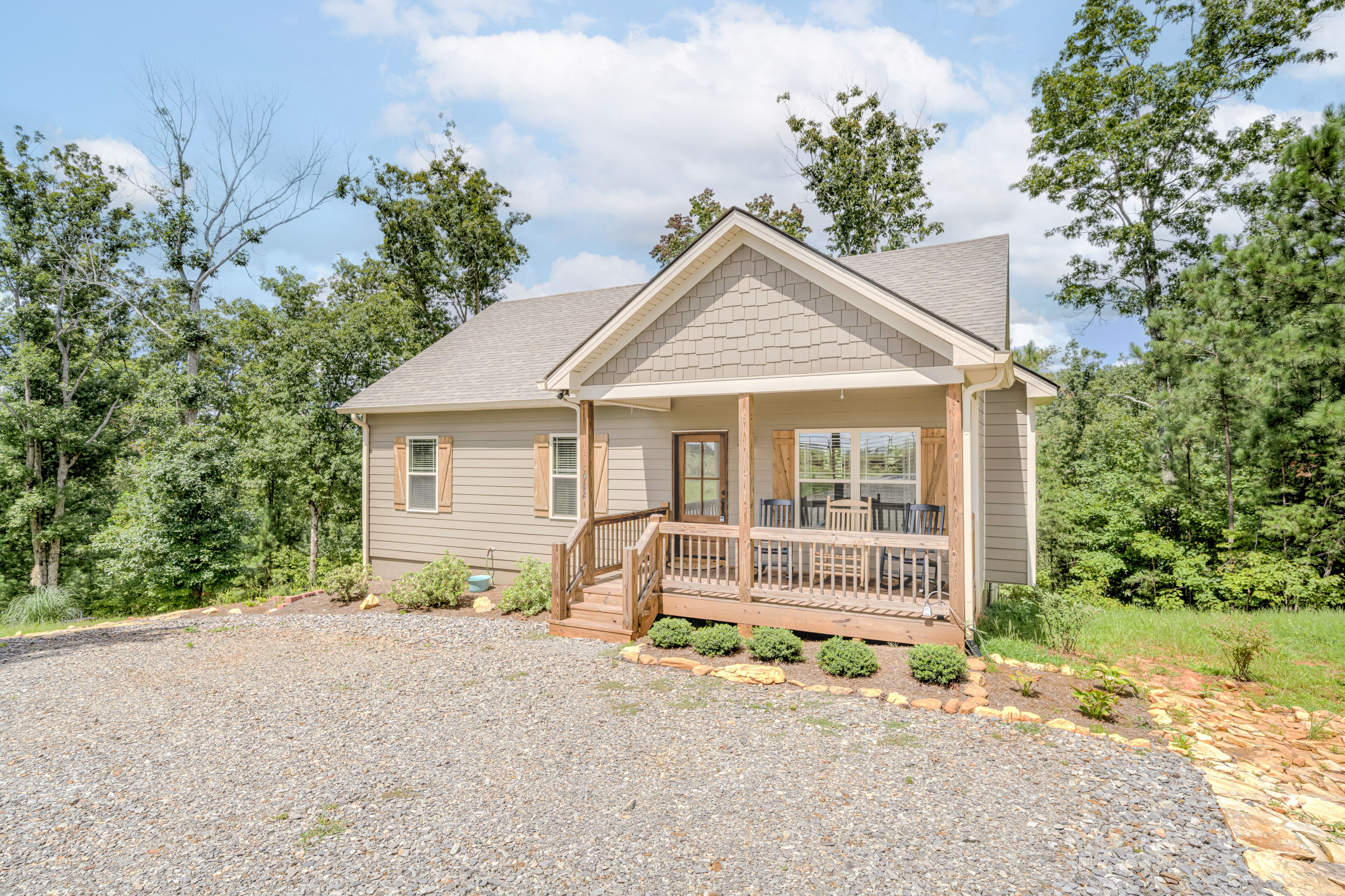 Cozy one-level mountain getaway near town with fireplace,  AC & washer/dryer