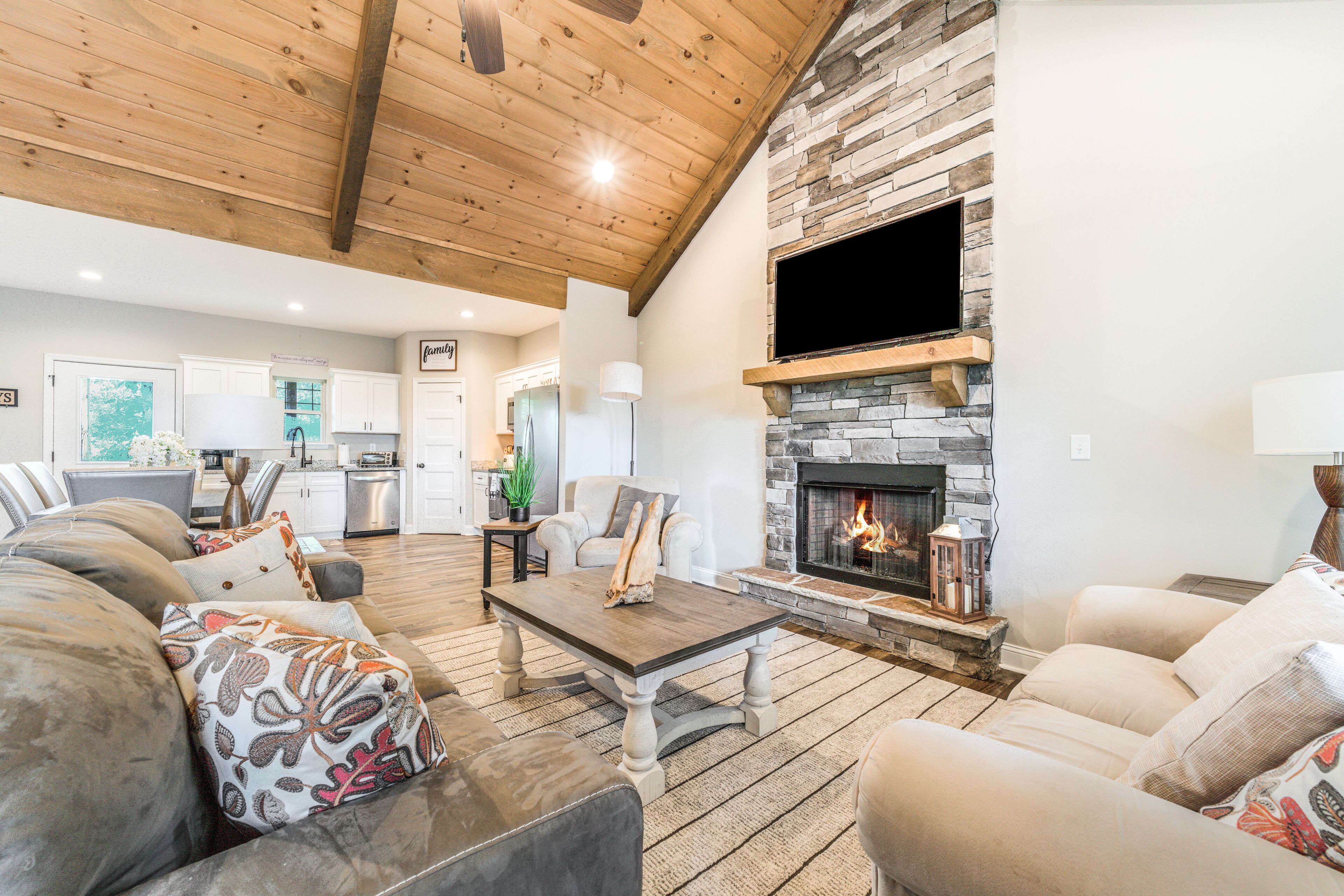 Cozy one-level mountain getaway near town with fireplace,  AC & washer/dryer