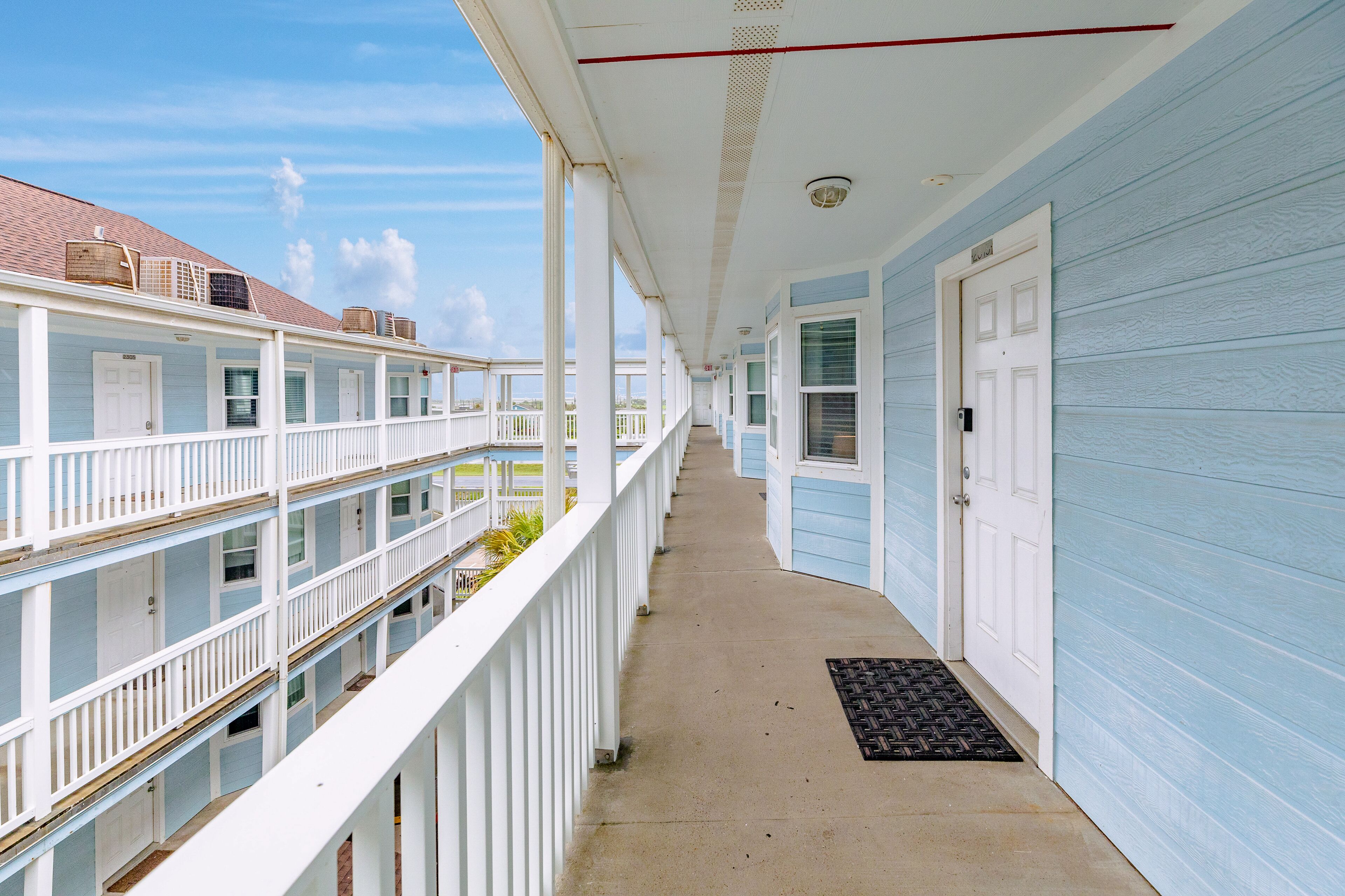 Gulf view condo in beachfront complex with balcony, pool, hot tub & central AC