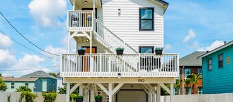 Charming dog-friendly rental with peekaboo ocean view & 1 block from beach