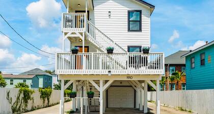 Charming dog-friendly rental with peekaboo ocean view & 1 block from beach