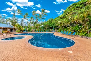 Pool - Cozy island getaway with access to pool, hot tub, & private washer/dryer (Maunaloa)