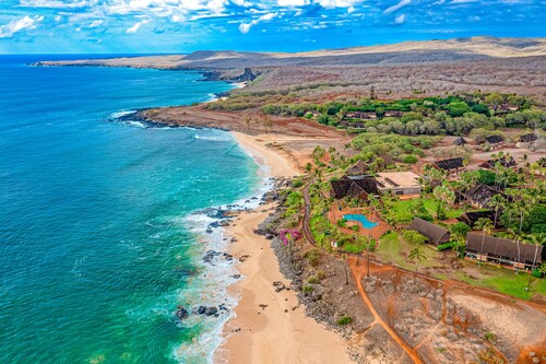 Cozy island getaway with access to pool, hot tub, & private washer/dryer