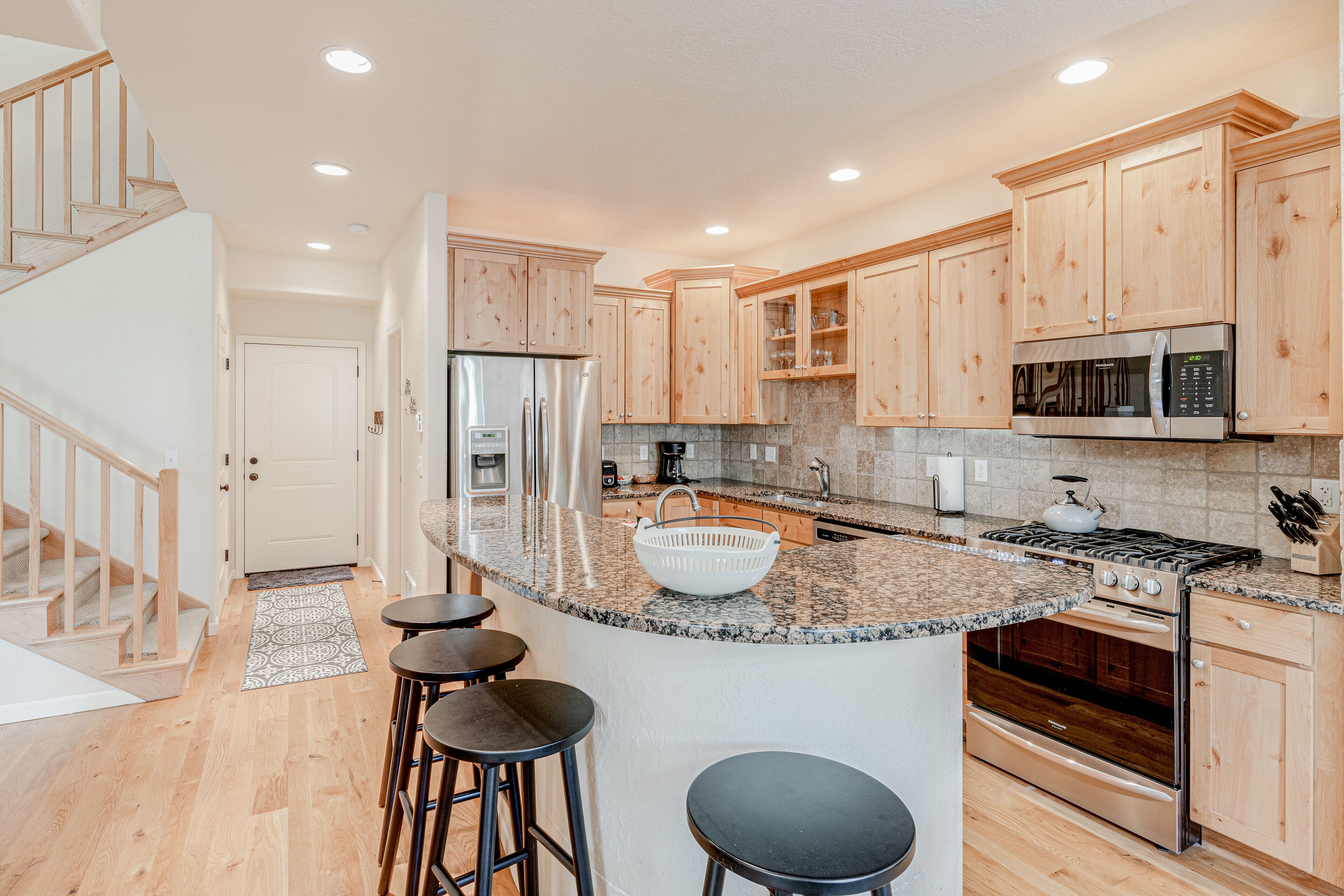 Modern home with a gas fireplace, jetted tub, spacious deck, & washer/dryer