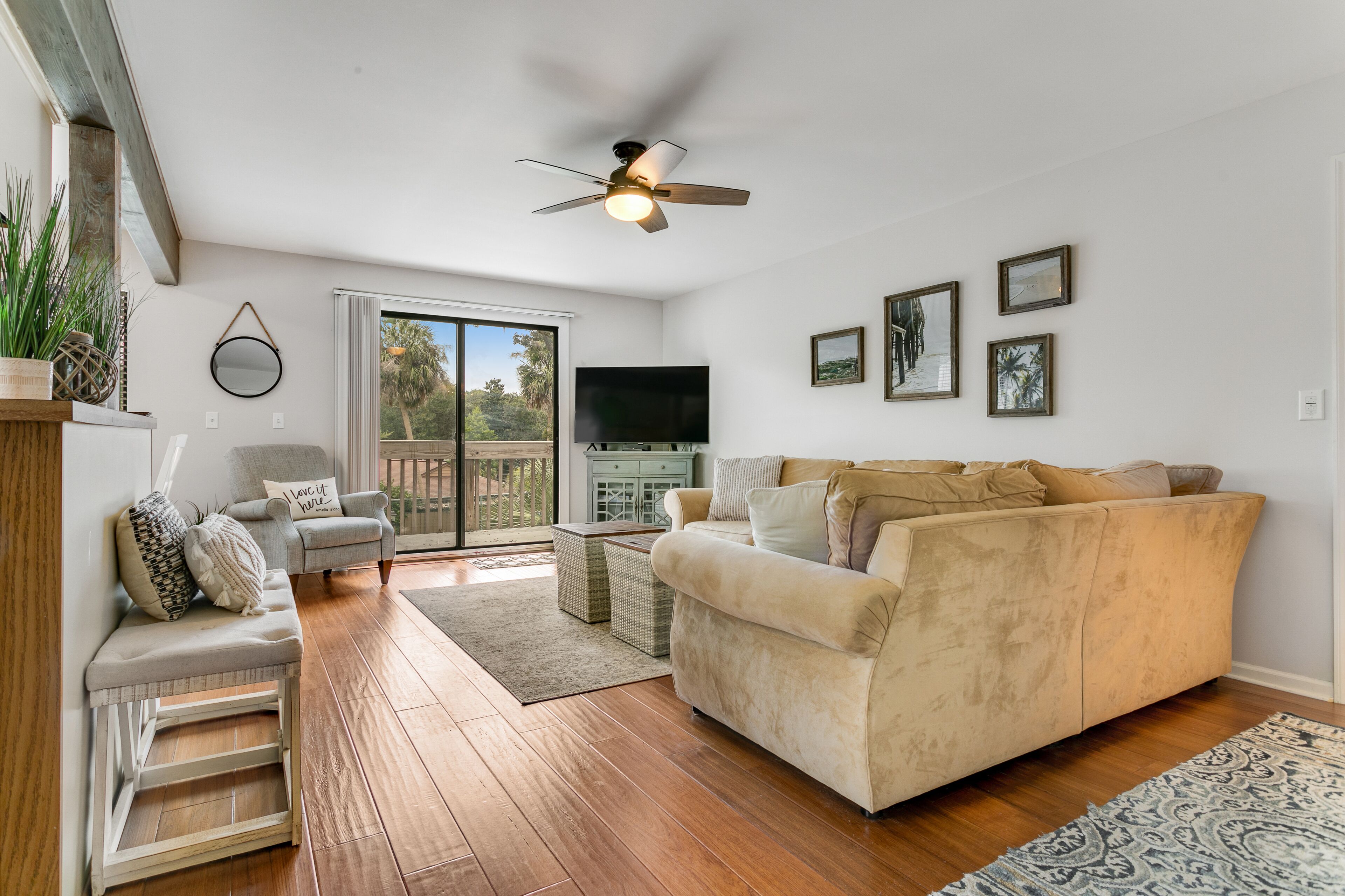 Comfy townhome with deck, WiFi, W/D, AC, pool & tennis - steps to beach