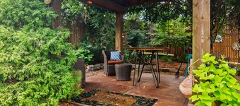 Cozy Jenks Cottage,3 Bed 2 Bath,Pergola,Backyard Oasis, Hot Tub Host With Heart