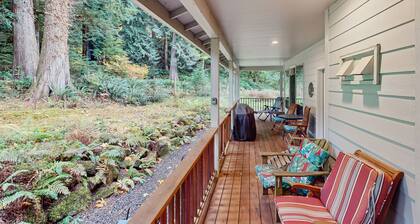 Charming riverfront apartment with kitchenette, grill, & central AC