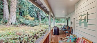 Charming riverfront apartment with kitchenette, grill, & central AC