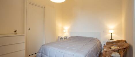 1 室のベッドルーム、アイロン / アイロン台、WiFi (無料)、ベッドシーツ