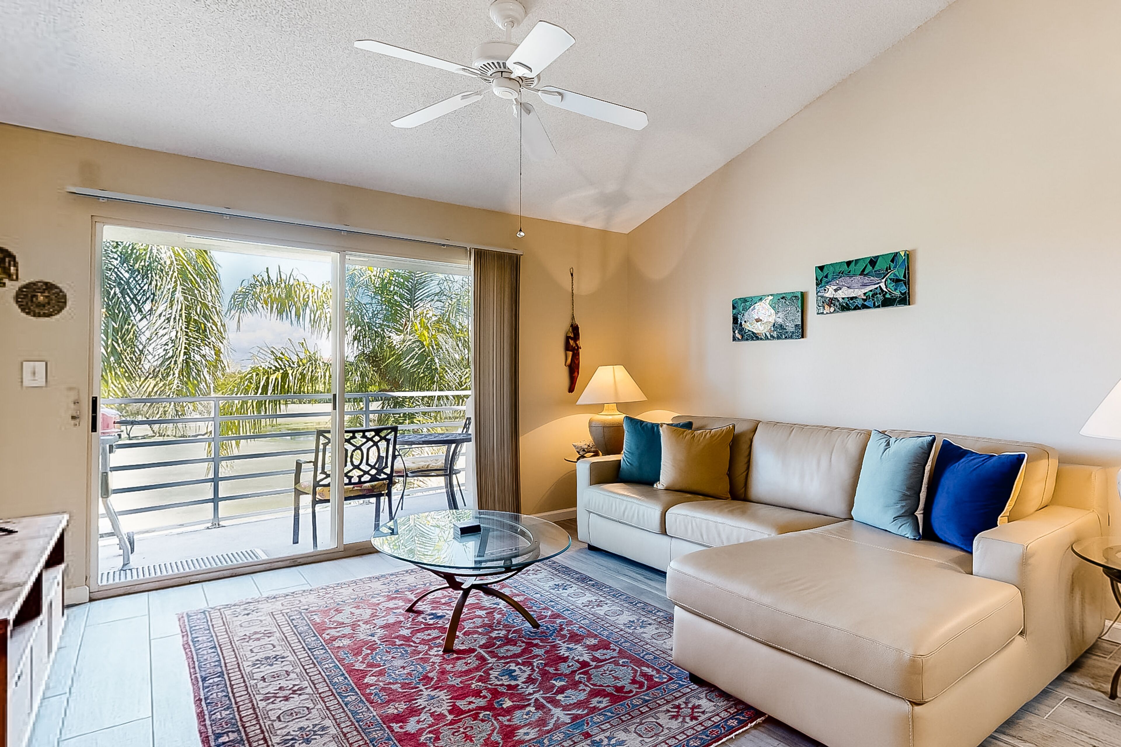 Dog-friendly condo with golf course views, pool, hot tub, balcony & fast WiFi