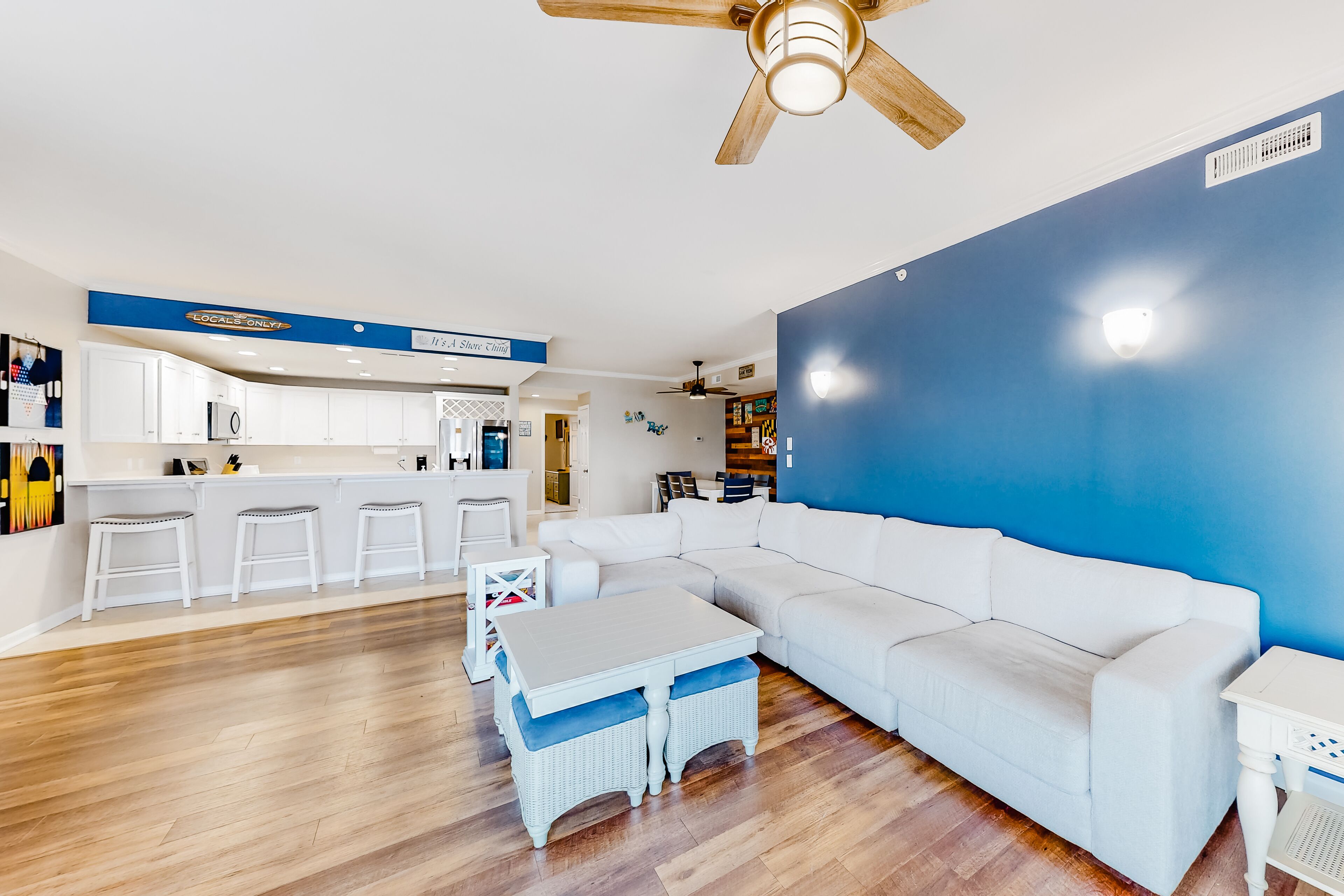 Stylish bayside condo with amazing views, pool, balcony, and washer/dryer