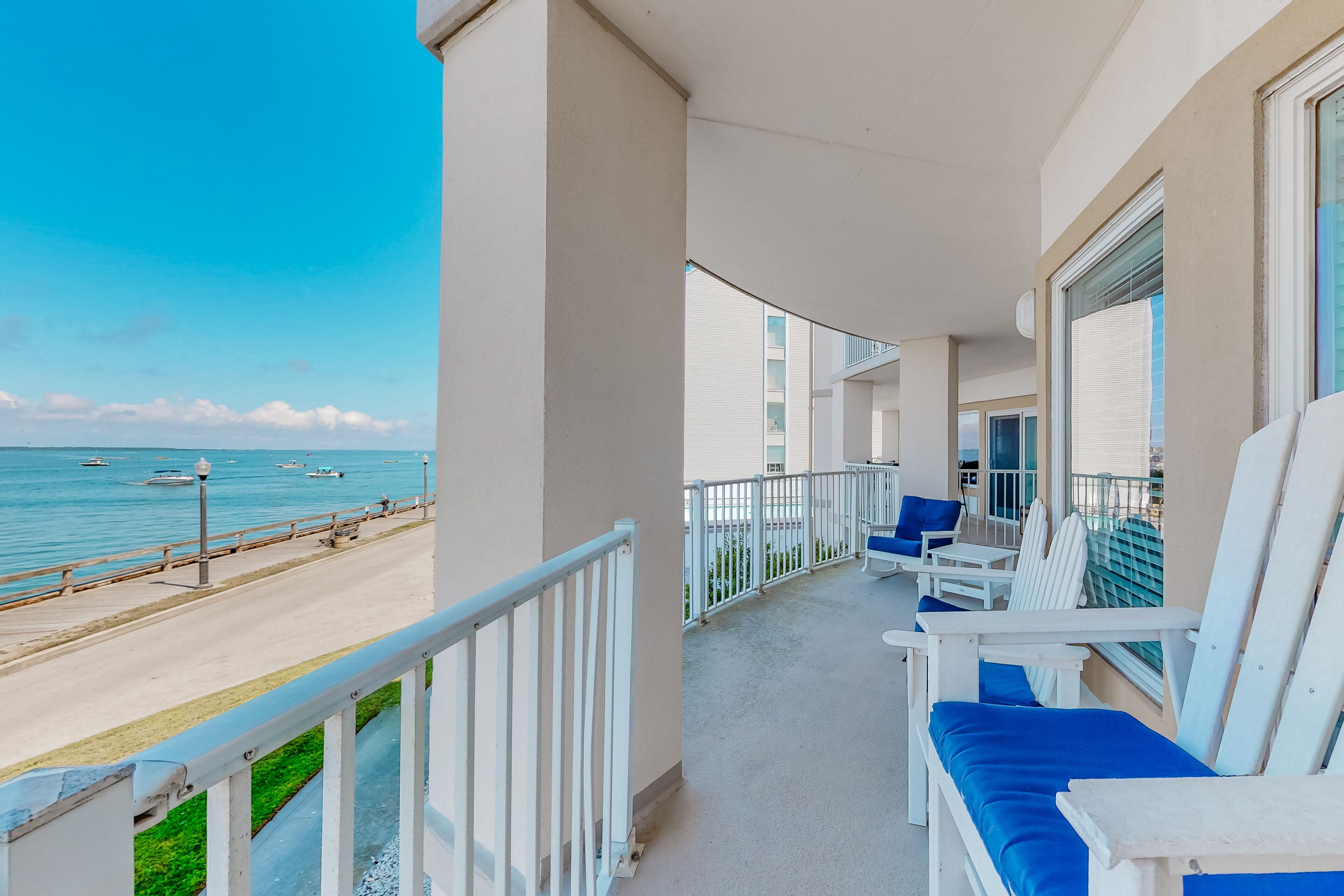 Stylish bayside condo with amazing views, pool, balcony, and washer/dryer