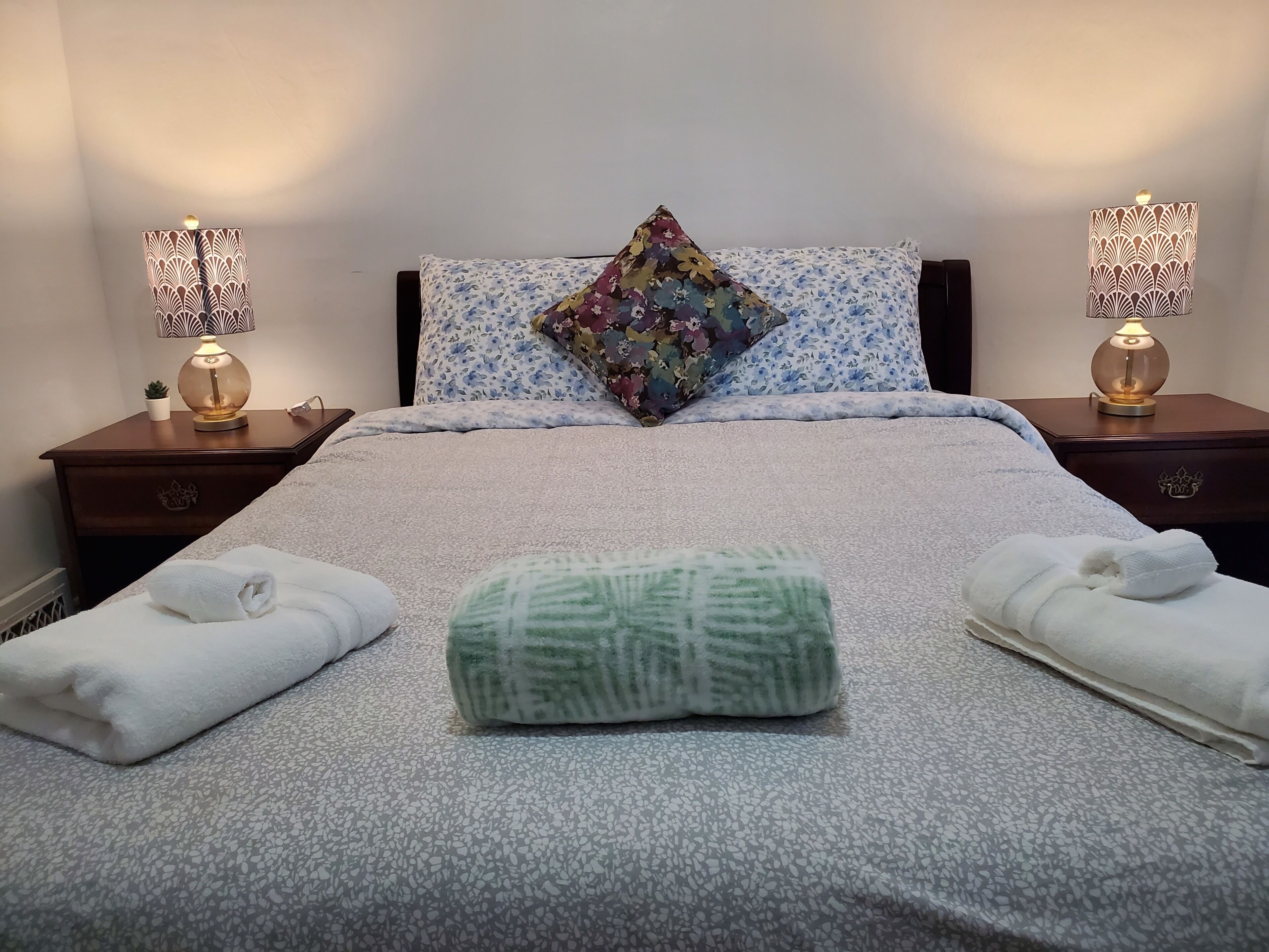 Comfy Cottage Retreat - Peaceful but Convenient!