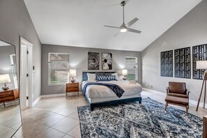 6 bedrooms, iron/ironing board, travel crib, free WiFi - Resort-Style Fun! Pool, Spa, Outdoor TV & Endless Yard Games (Scottsdale)