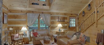 Cozy Cabin with ADA accessible, golfing, hiking,, beach, tennis, and more!